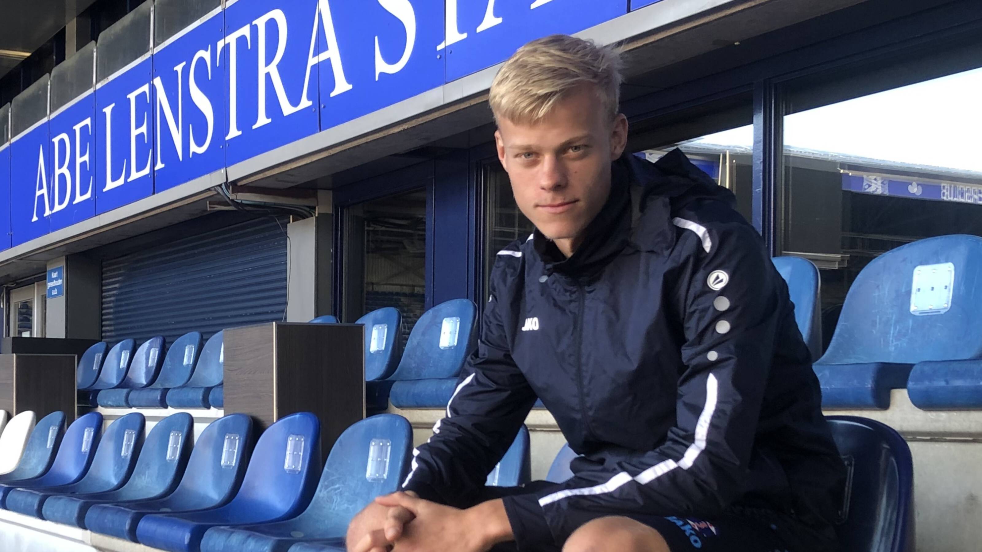  Jan Paul van Hecke op de tribune van sc Heerenveen